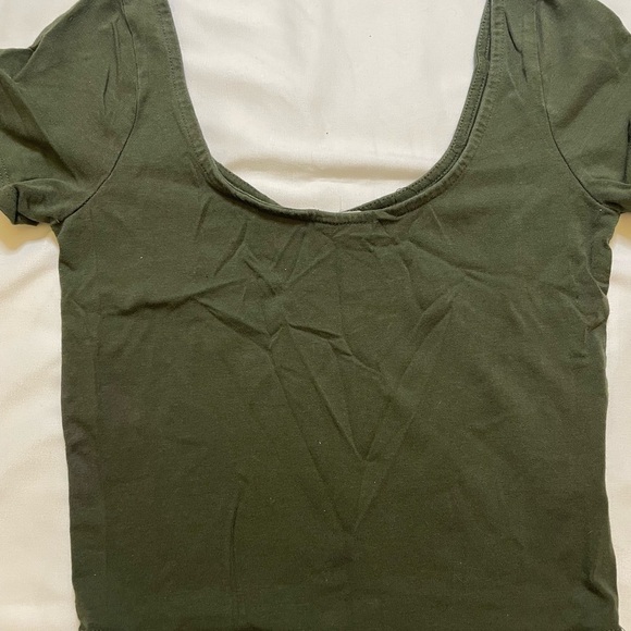 Heart & Hips size small army green crop top - Picture 2 of 5